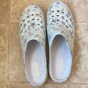 Skechers Foamies size 10 cute floral pattern